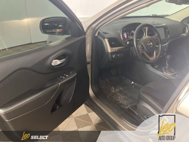 Used 2016 Jeep Cherokee Latitude w/ Comfort/Convenience Group image 11