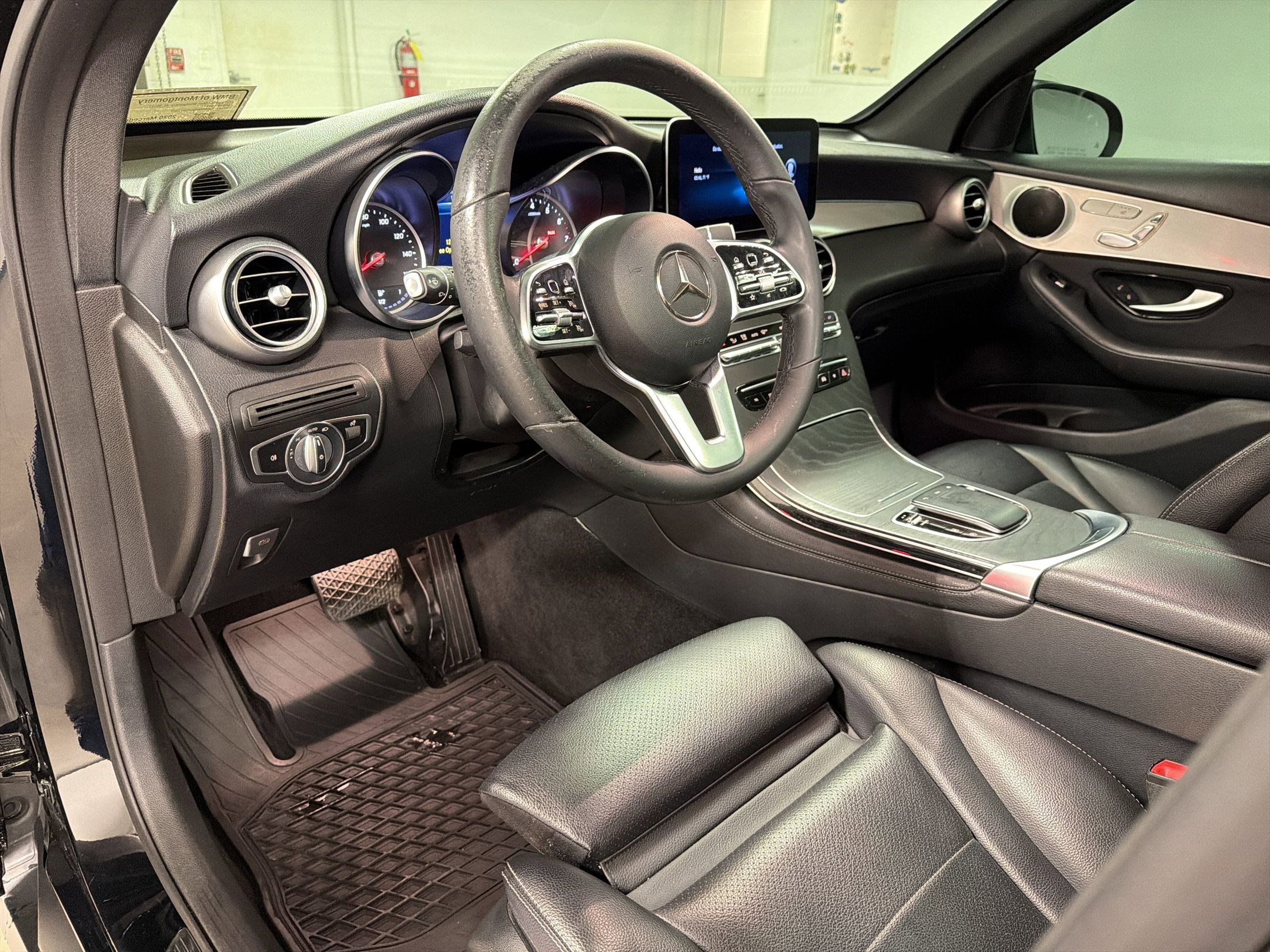 Used 2020 Mercedes-Benz GLC 300 image 4