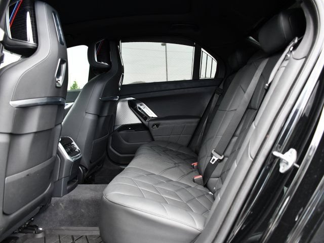 Used 2025 BMW 740i xDrive w/ Executive Package AWD/4WD image 21