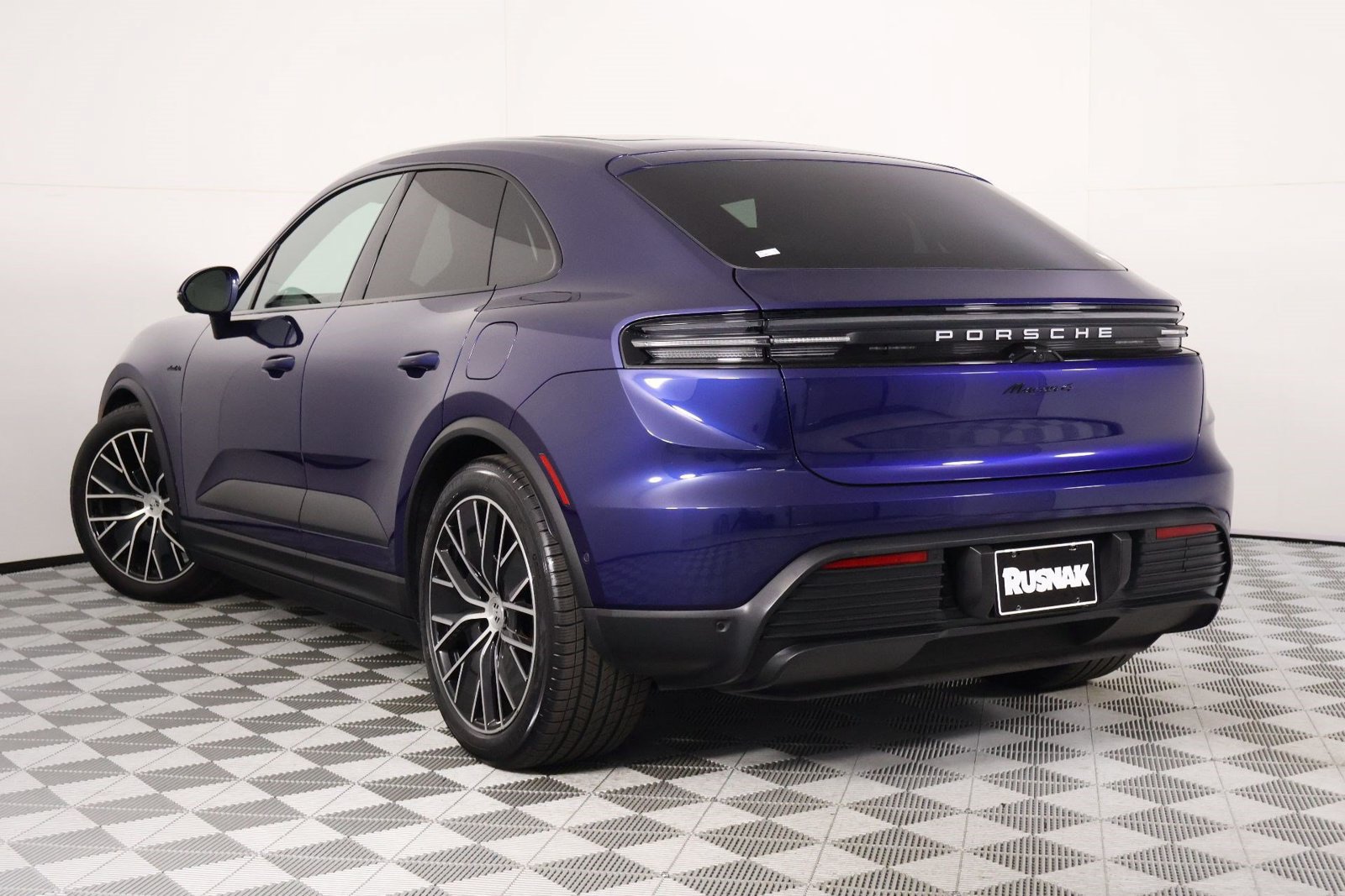 Certified 2024 Porsche Macan 4 Electric AWD/4WD image 3