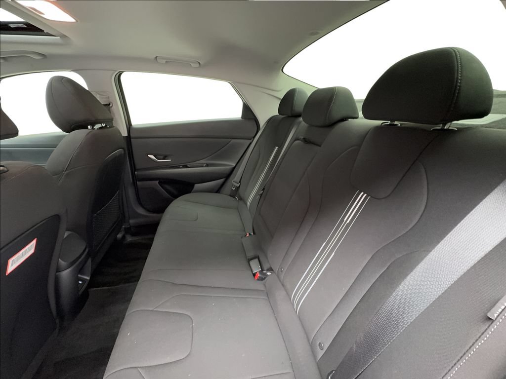 Used 2025 Hyundai Elantra SEL FWD image 25