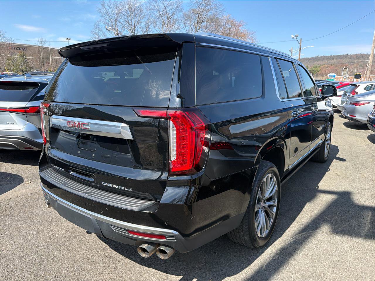 Used 2021 GMC Yukon XL Denali w/ Denali Premium Package image 6