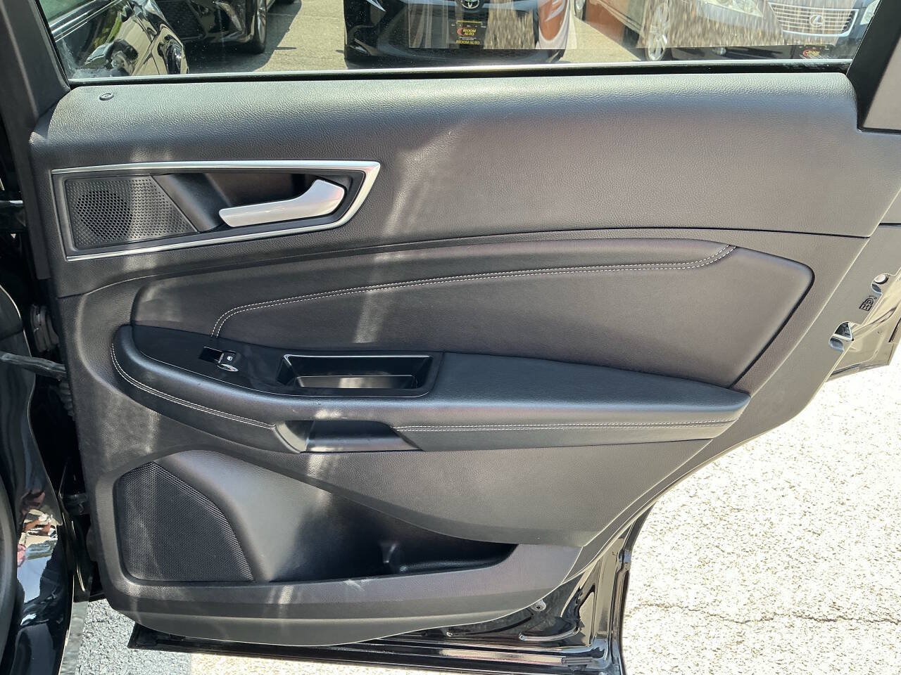 Used 2019 Ford Edge Titanium w/ Equipment Group 301A AWD/4WD image 23