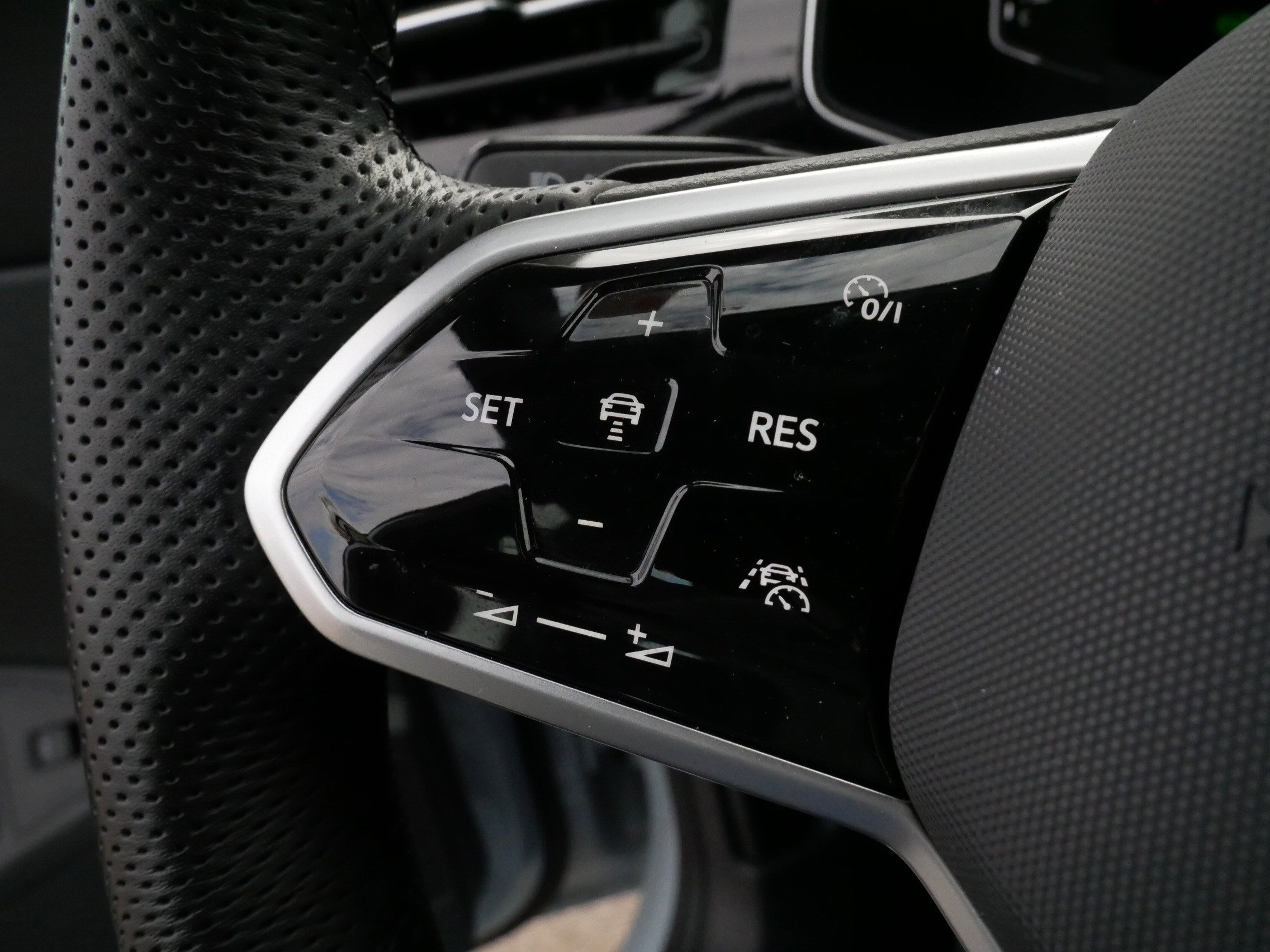 Certified 2025 Volkswagen Jetta GLI Autobahn image 26