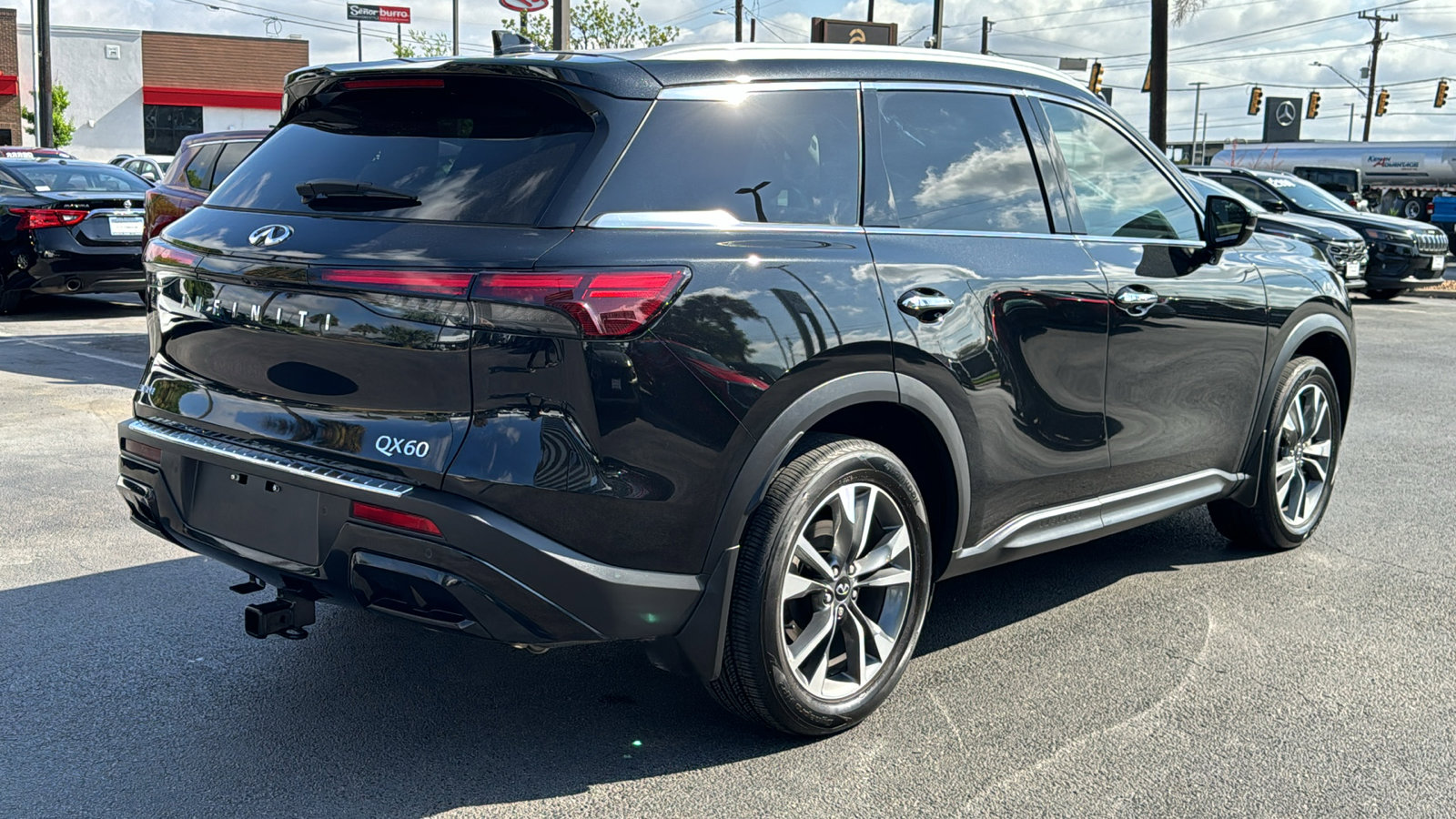 Used 2025 INFINITI QX60 Luxe w/ Vision Package image 8