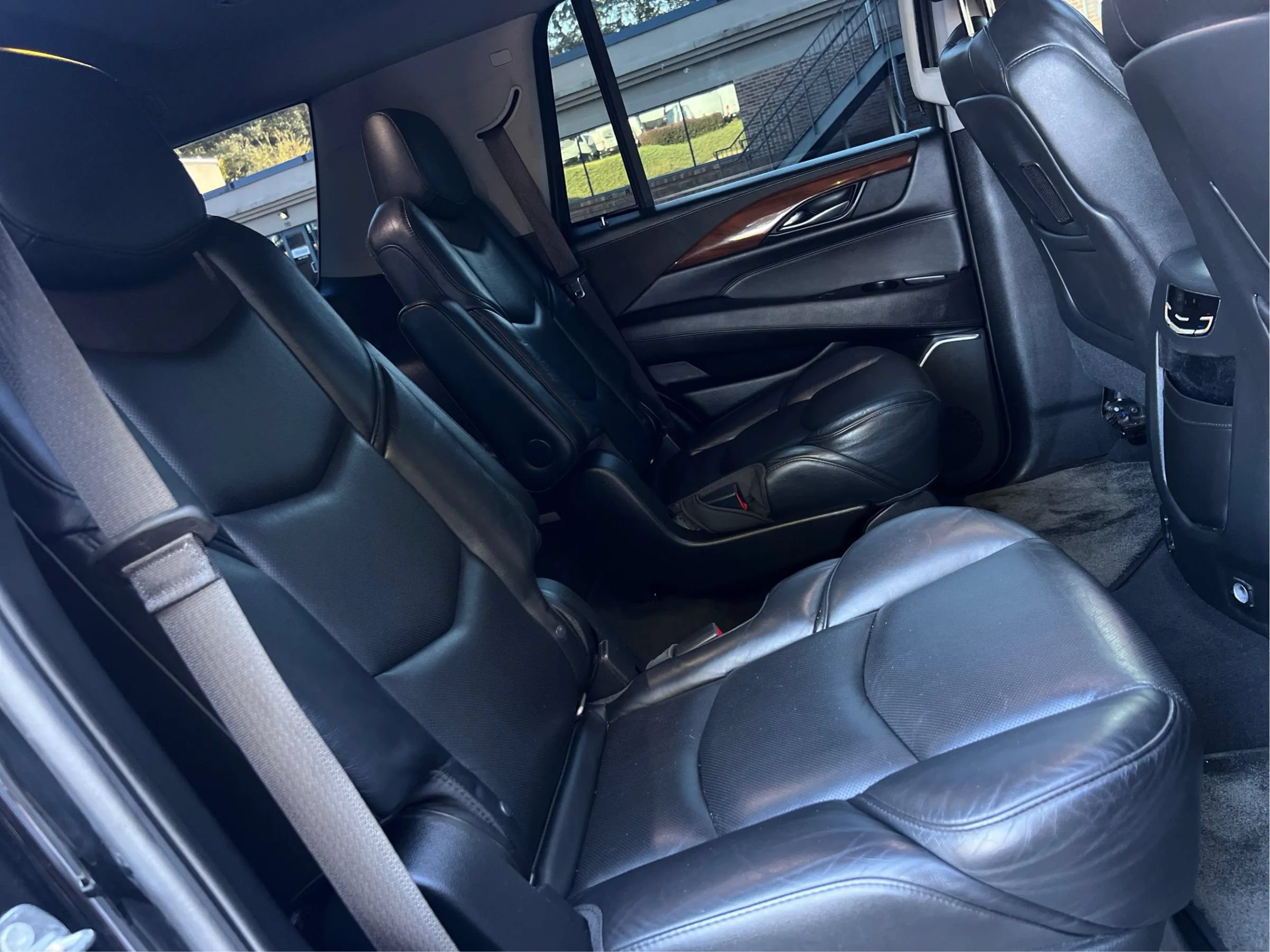 Used 2018 Cadillac Escalade Luxury AWD/4WD image 12