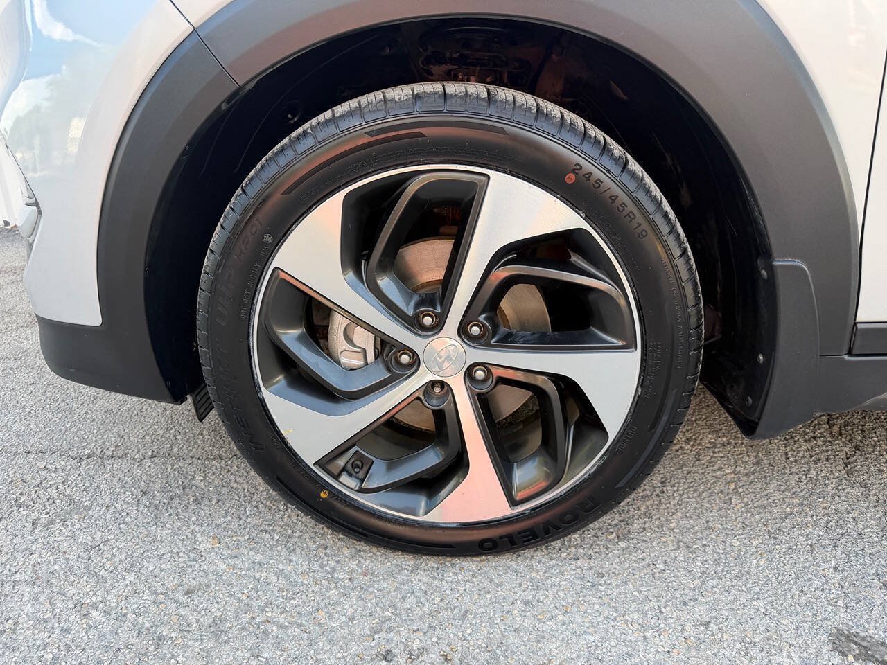Used 2016 Hyundai Tucson Limited w/ Option Group 03 FWD image 11