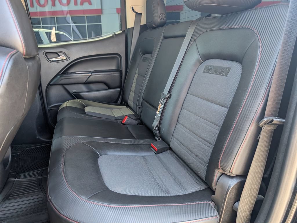 Used 2015 GMC Canyon SLE w/ All-Terrain Package AWD/4WD image 30
