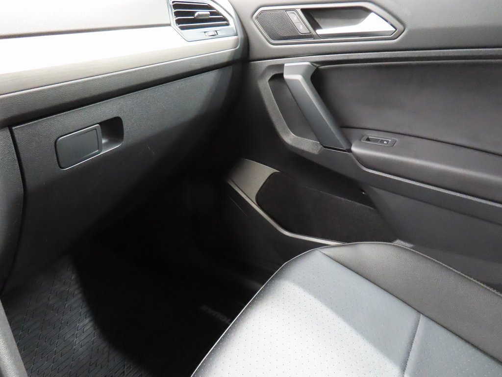 Used 2019 Volkswagen Tiguan SE image 19