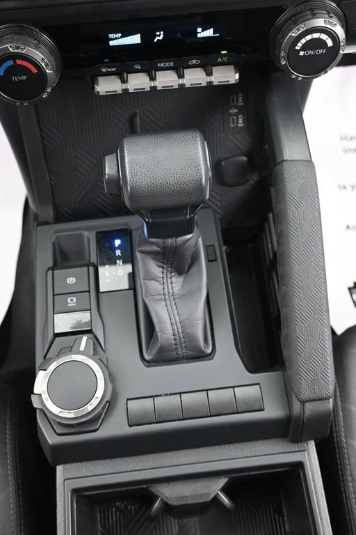 Used 2025 Toyota Tacoma SR image 23