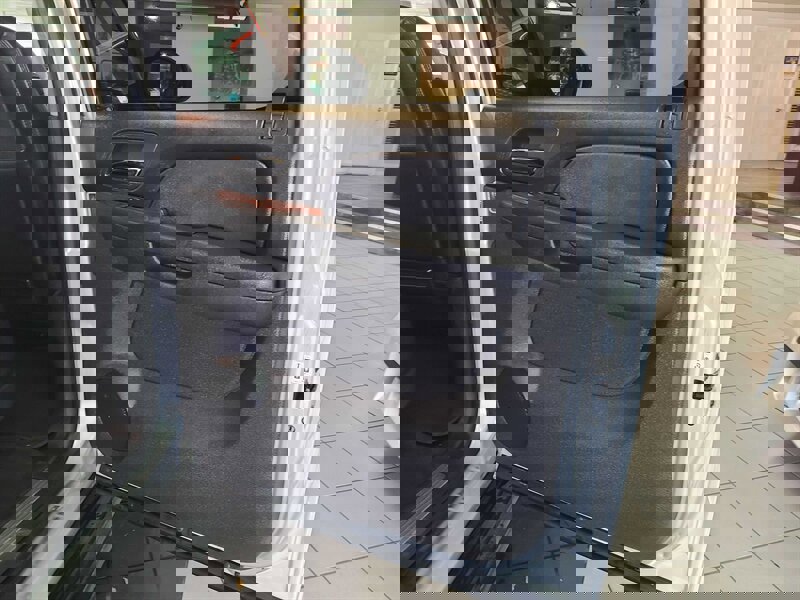 Used 2013 Chevrolet Suburban LTZ image 20