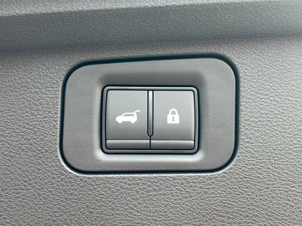 New 2026 Nissan Armada SL w/ Captain's Chari Seat Package image 40