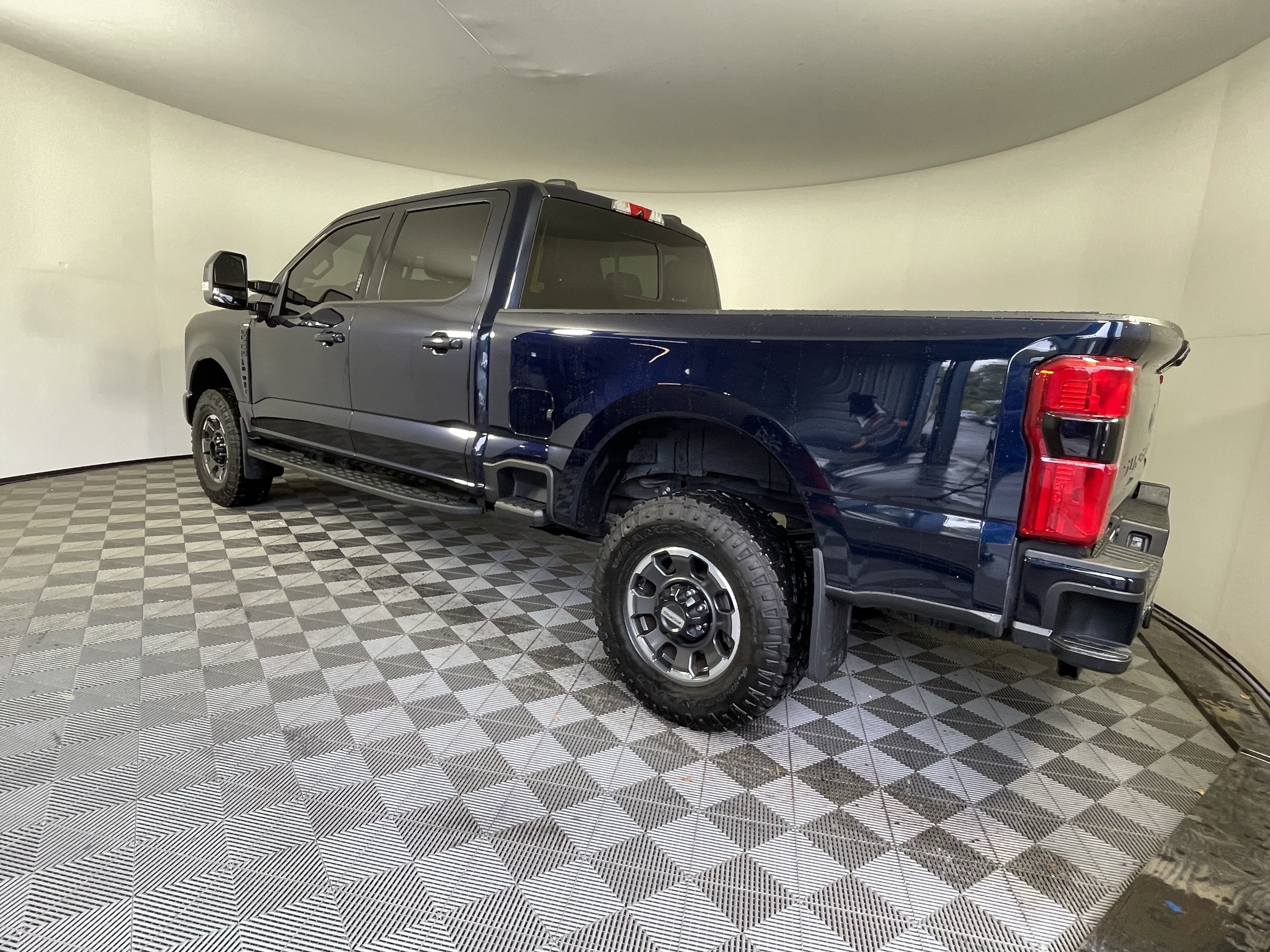 Used 2023 Ford F250 Lariat w/ Lariat Ultimate Package AWD/4WD image 3
