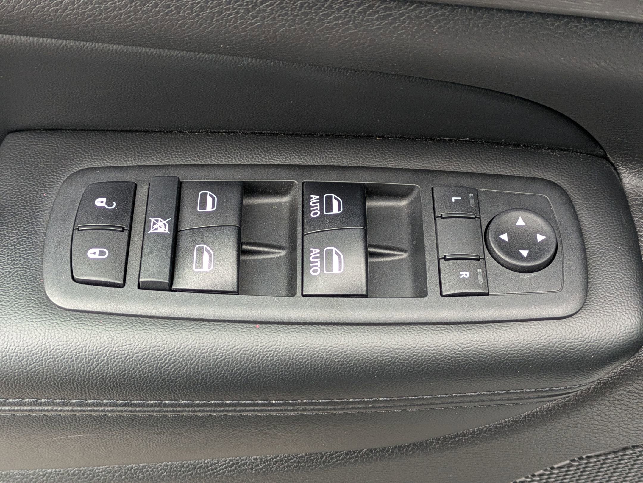 Used 2018 Jeep Grand Cherokee Laredo image 21