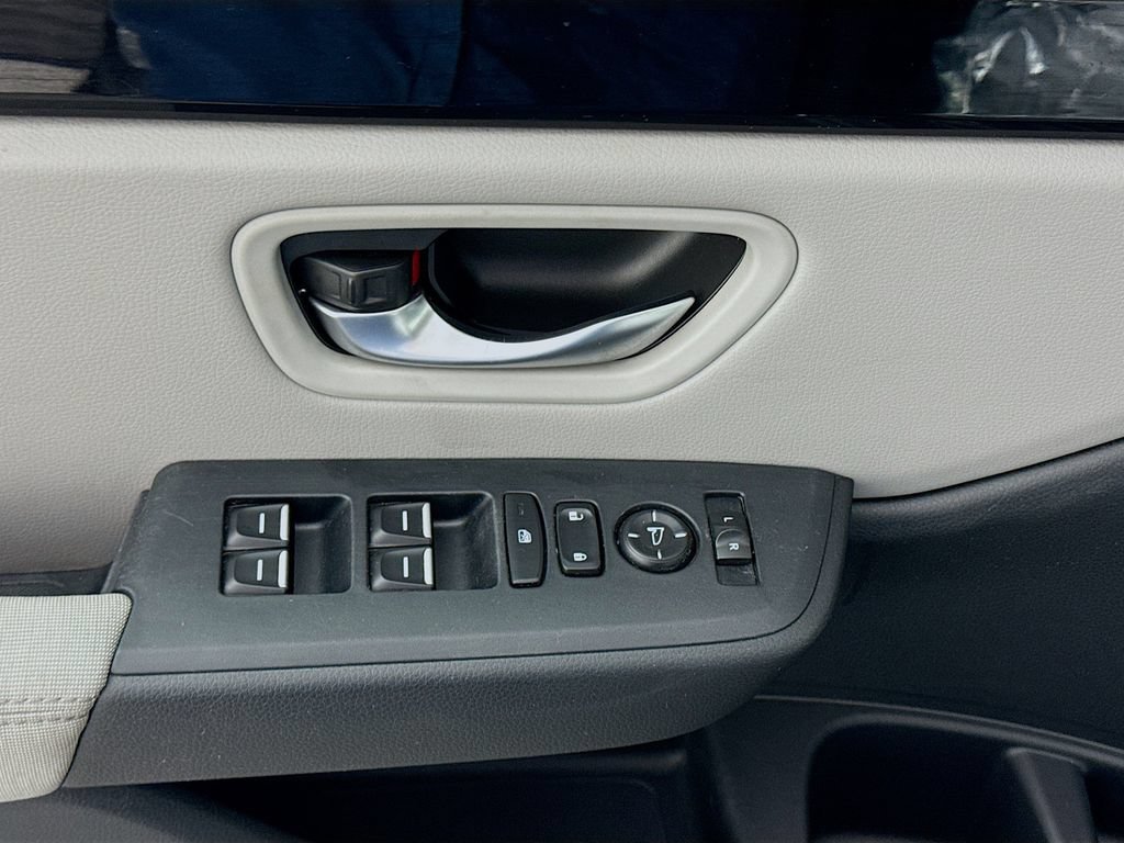 Certified 2023 Honda Pilot LX image 15