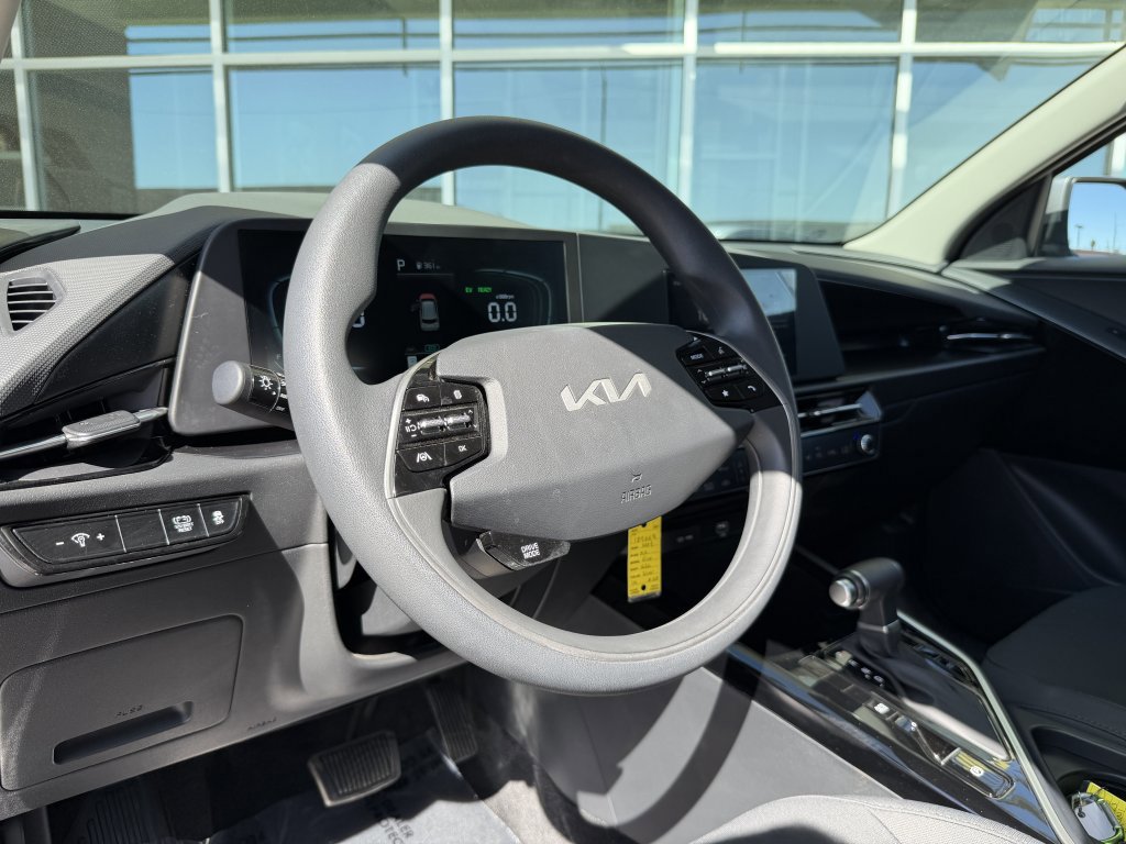 Used 2024 Kia Niro LX FWD image 33