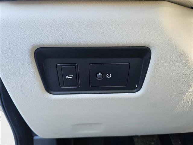 New 2025 Jaguar F-PACE R-Dynamic S image 24