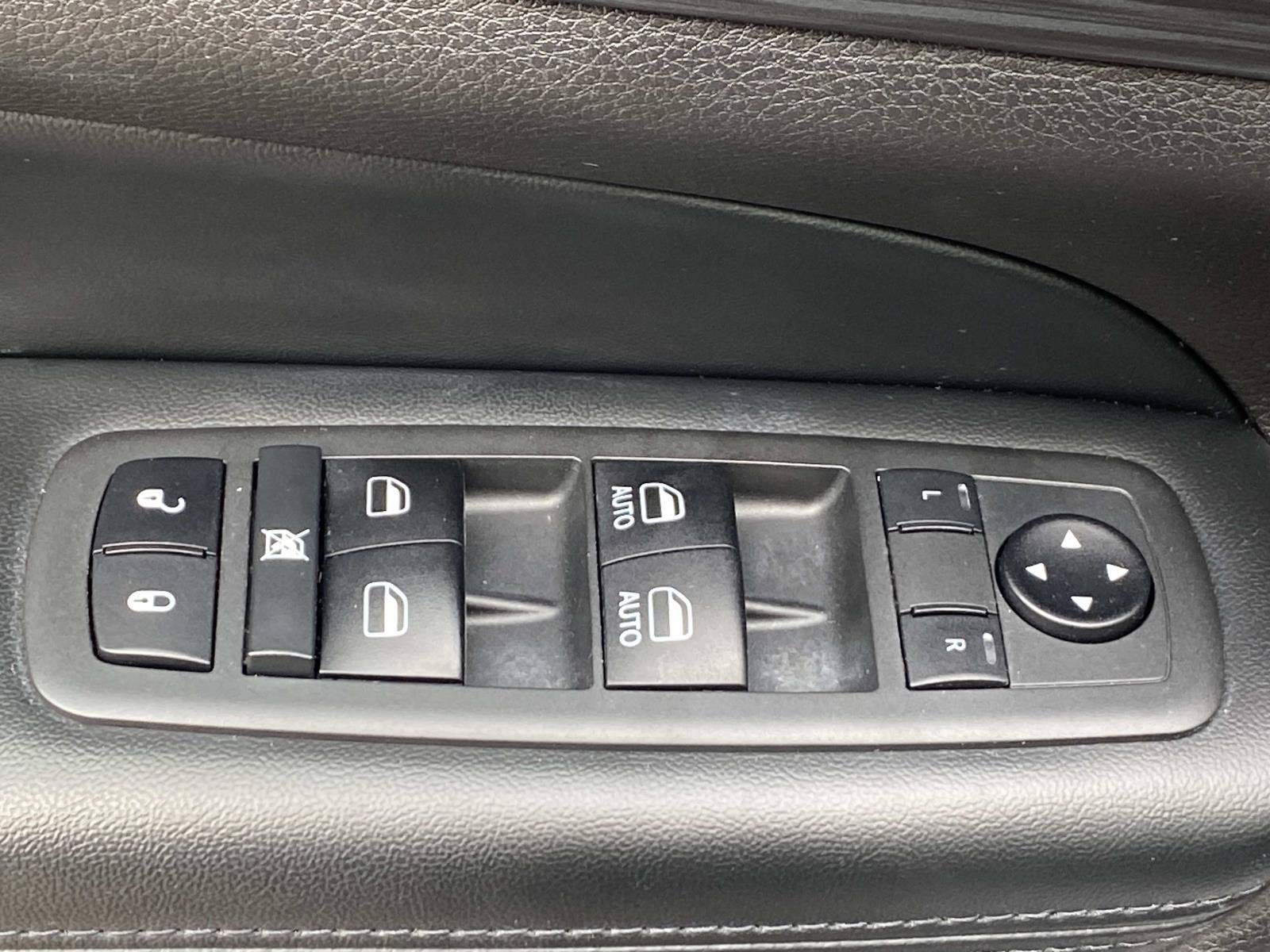 Used 2020 Jeep Grand Cherokee Altitude AWD/4WD image 31