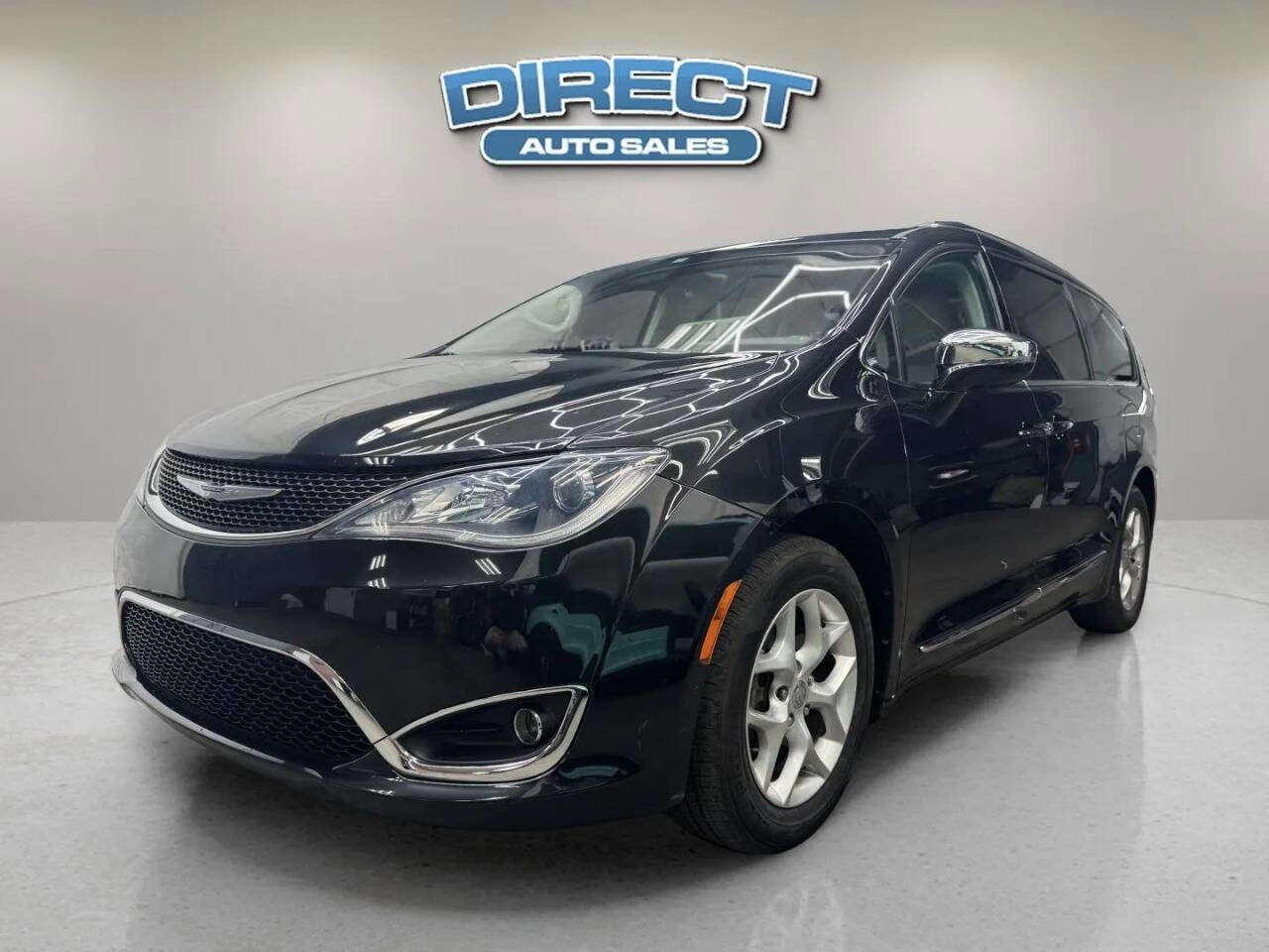 Used 2017 Chrysler Pacifica Limited FWD image 3