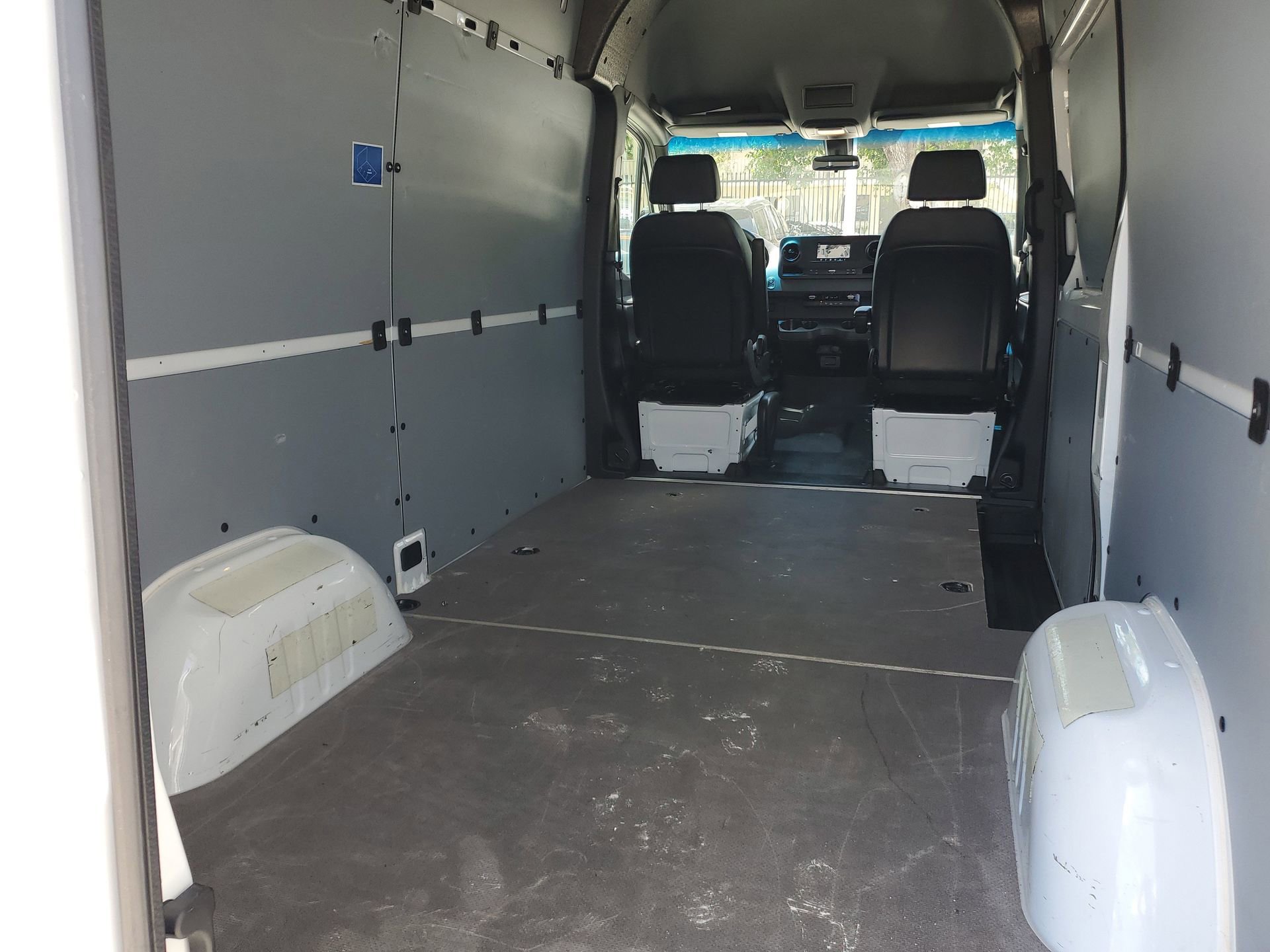 Used 2023 Mercedes-Benz Sprinter 144 Cargo image 8