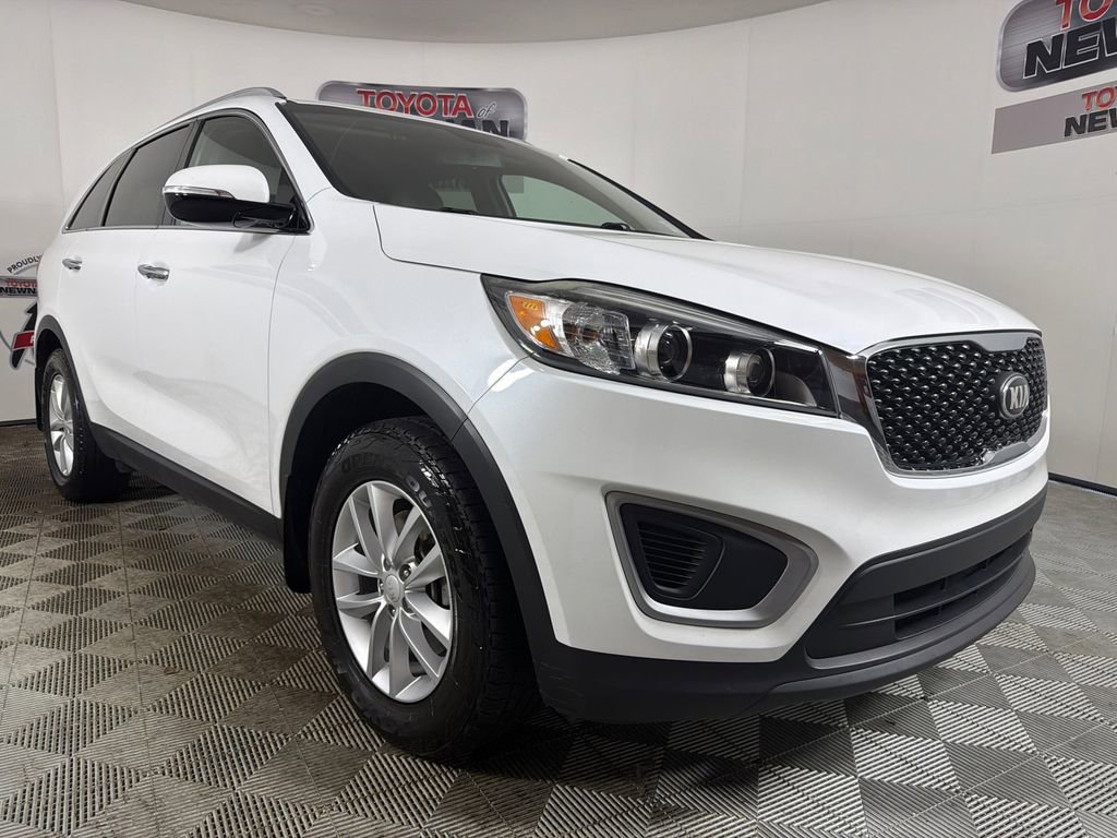 Used 2018 Kia Sorento FWD image 1