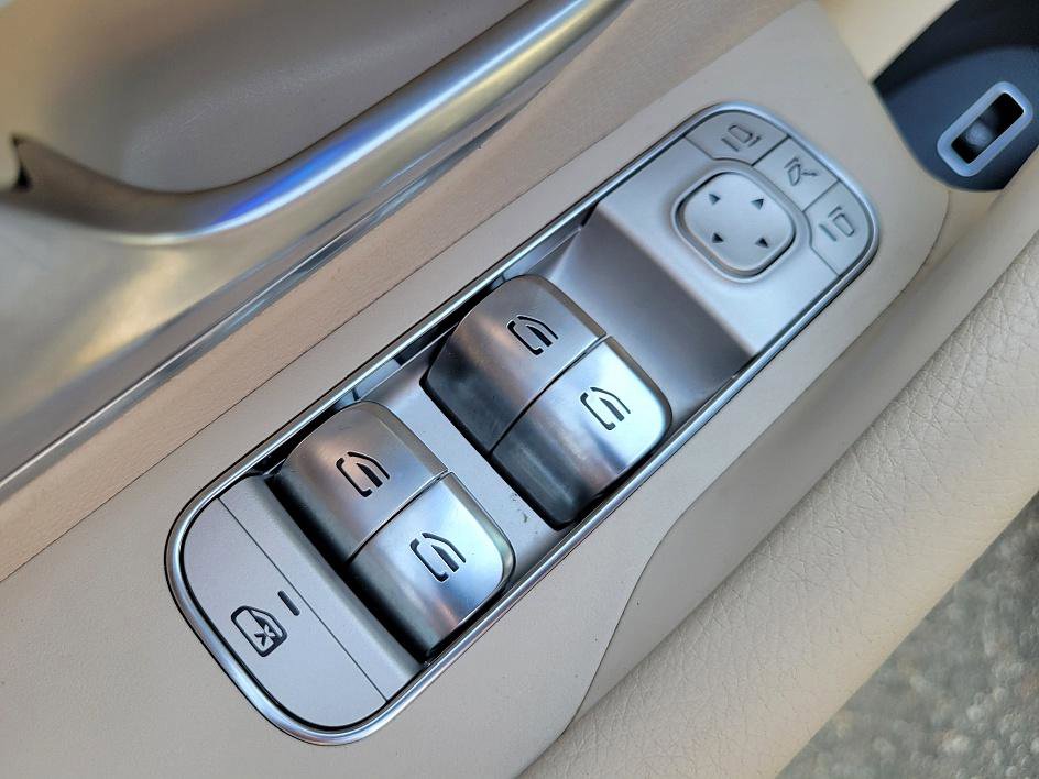 Used 2025 Mercedes-Benz GLS 450 4MATIC image 10