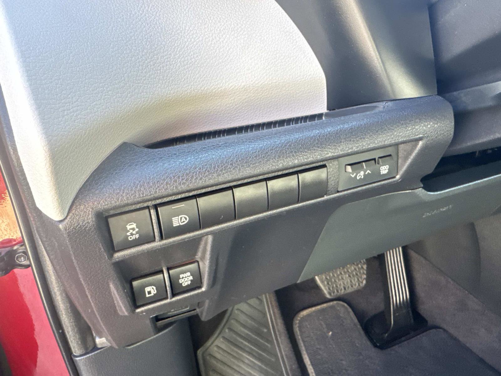 Used 2025 Toyota Sienna LE image 20