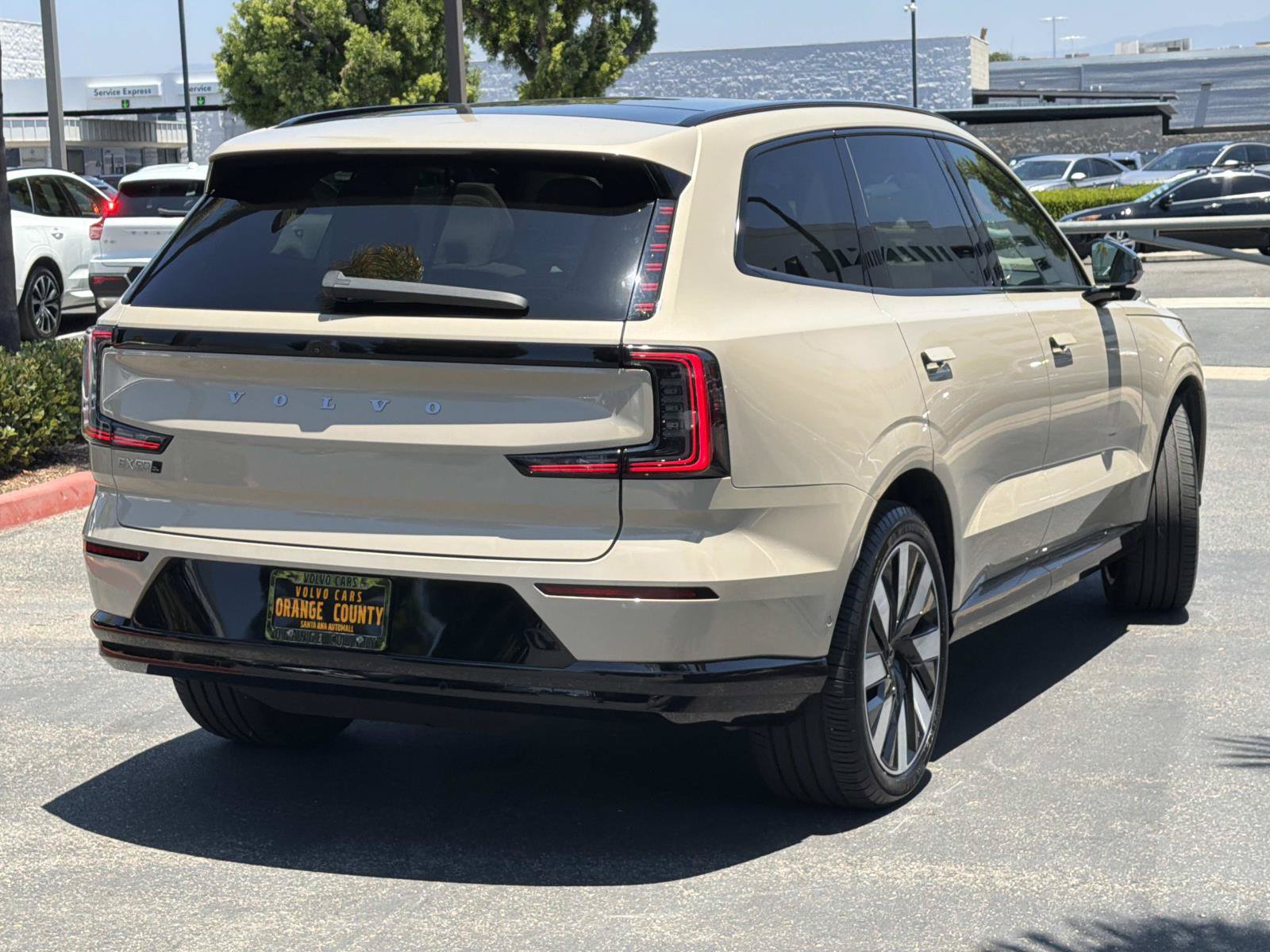 Certified 2025 Volvo EX90 Plus AWD/4WD image 5