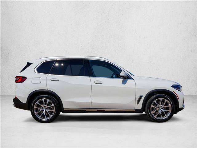 Used 2023 BMW X5 xDrive40i w/ Parking Assistance Package AWD/4WD image 4