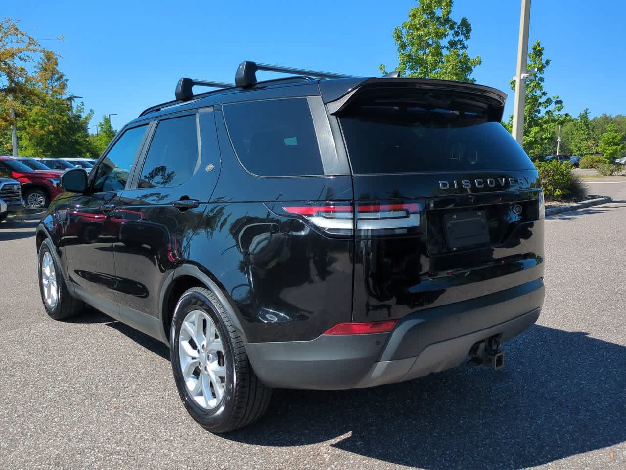 Used 2017 Land Rover Discovery SE AWD/4WD image 4