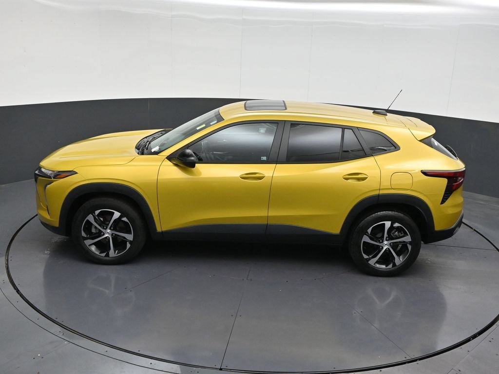 Used 2024 Chevrolet Trax RS w/ Sunroof Package FWD image 16