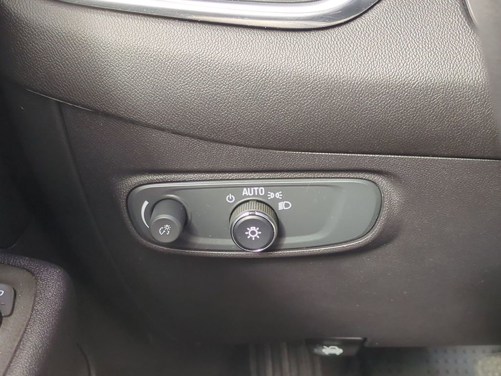 Used 2023 Chevrolet Equinox LT image 24