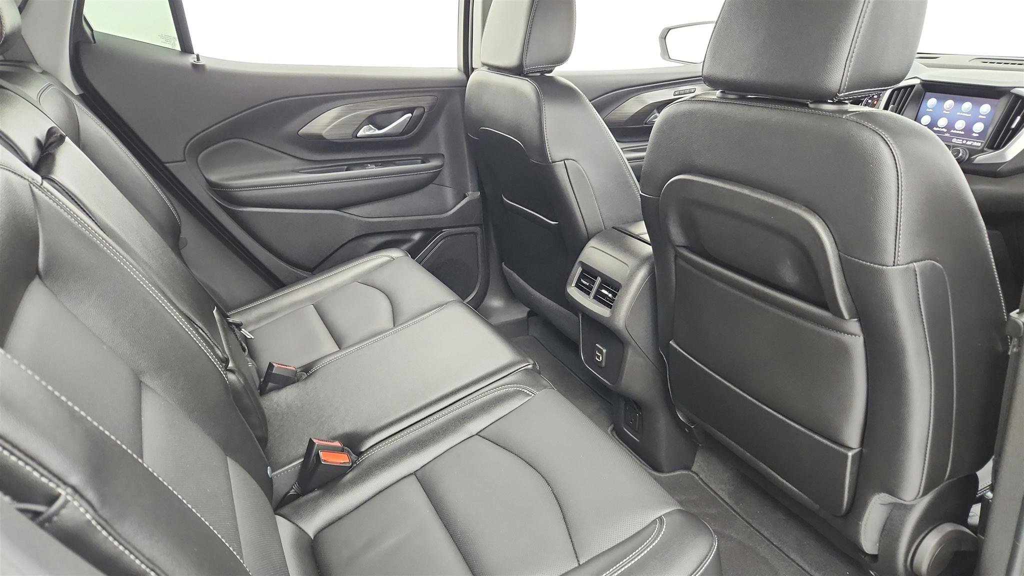 Used 2024 GMC Terrain SLT image 32