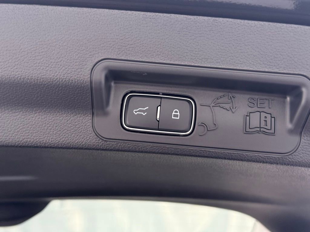 New 2025 Ford Explorer Active image 5