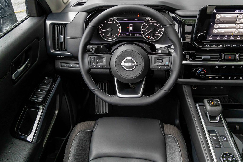 Certified 2025 Nissan Pathfinder SL w/ SL Premium Package image 18