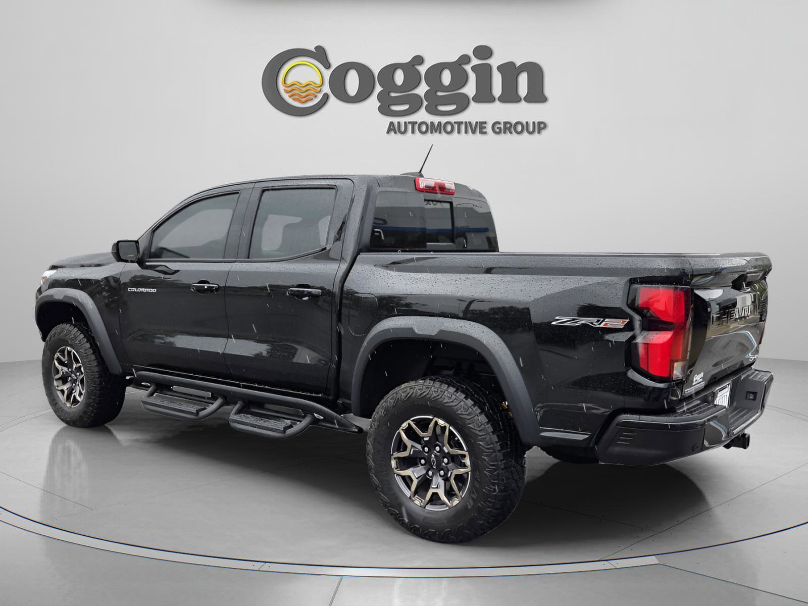 Used 2026 Chevrolet Colorado ZR2 w/ Technology Package AWD/4WD image 3