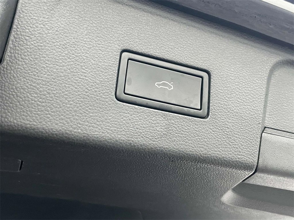 Used 2024 Volkswagen Atlas SE image 14