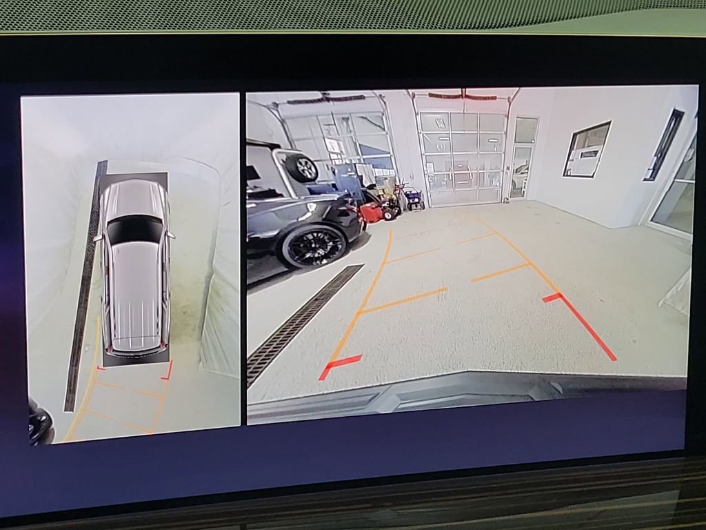 Certified 2025 Cadillac Escalade Premium Luxury w/ Touring Package image 17