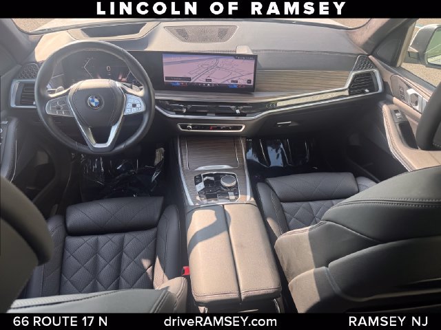 Used 2024 BMW X7 xDrive40i w/ Parking Assistance Package AWD/4WD image 18
