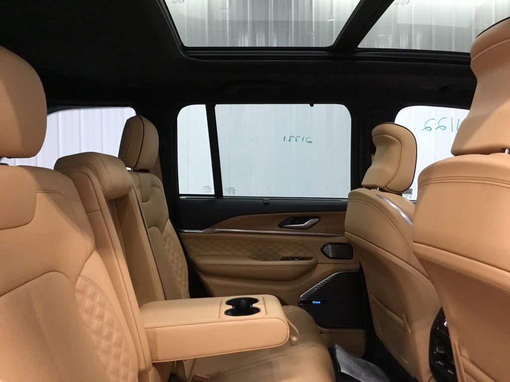 Used 2023 Jeep Grand Cherokee Summit image 21
