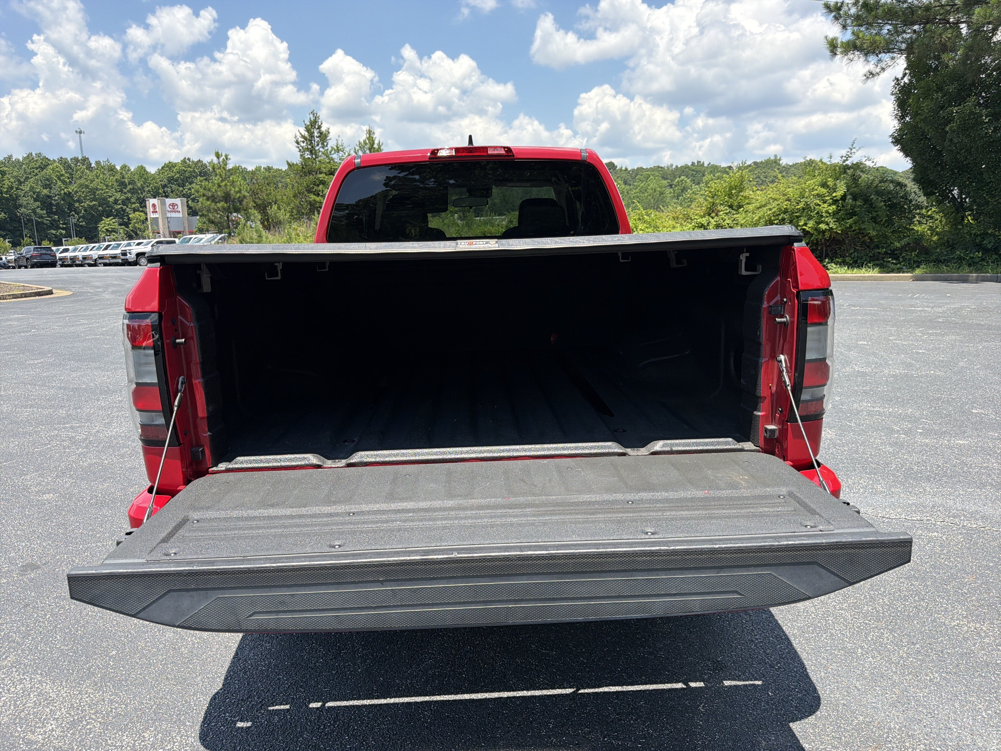 Used 2022 Nissan Frontier SV w/ Technology Package RWD image 17