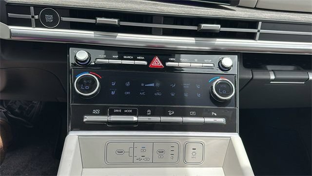 Used 2024 Hyundai Santa Fe Limited FWD image 25