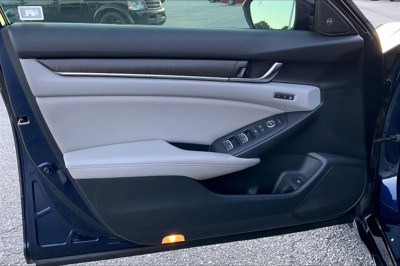 Used 2018 Honda Accord Touring image 21