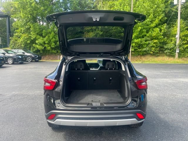 Used 2025 Chevrolet Trax LT w/ LT Convenience Package FWD image 16