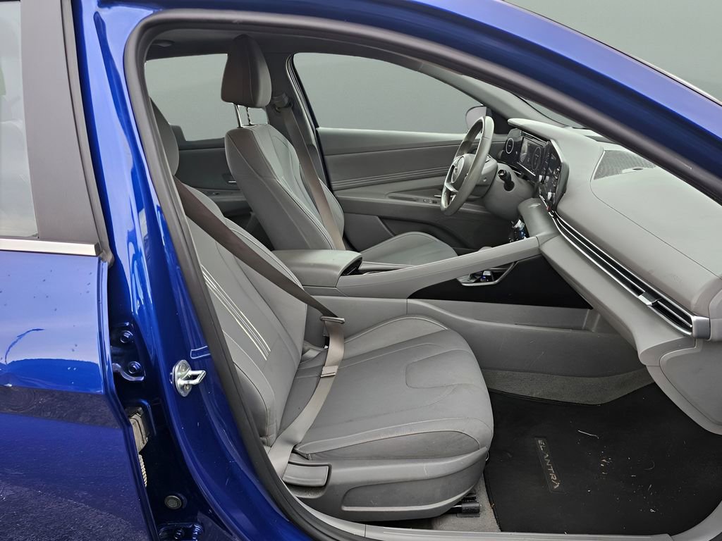 Used 2022 Hyundai Elantra SEL w/ Convenience + Premium Package FWD image 10