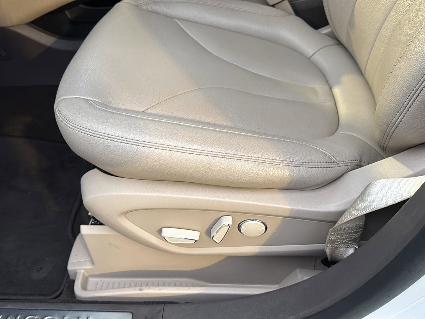 Used 2022 Lincoln Nautilus FWD w/ Premium Package image 27