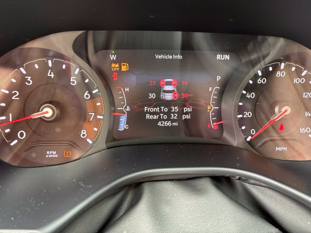 Used 2025 Jeep Compass Latitude w/ Sun & Sound Group AWD/4WD image 24