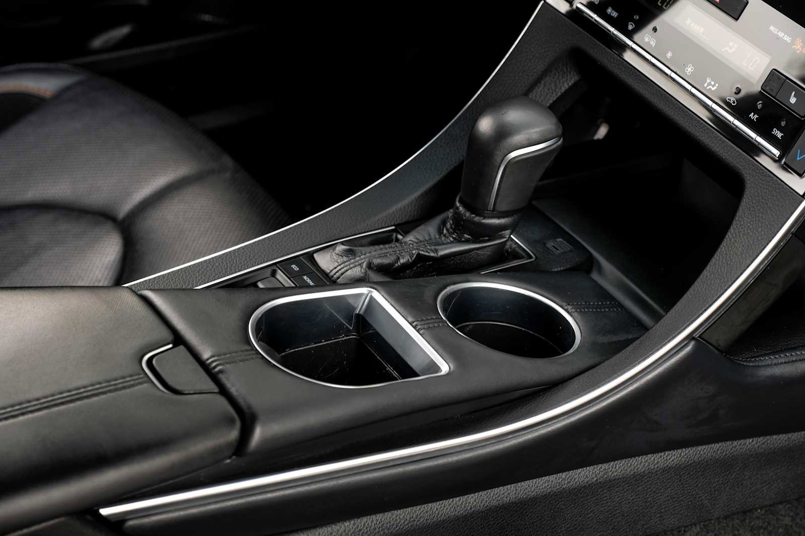 Used 2019 Toyota Avalon XSE image 24