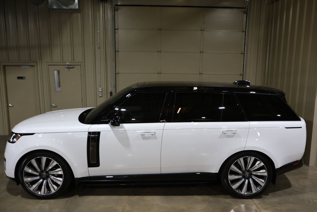 Used 2024 Land Rover Range Rover Long Wheelbase SE image 5