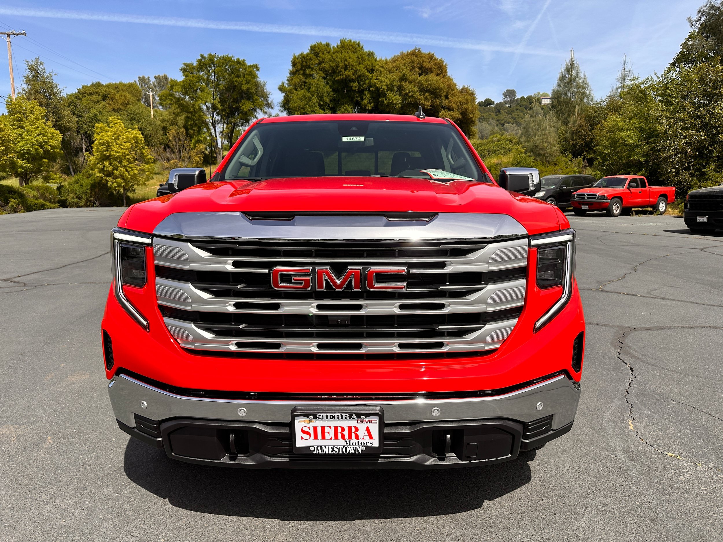 Used 2025 GMC Sierra 1500 SLE AWD/4WD image 2